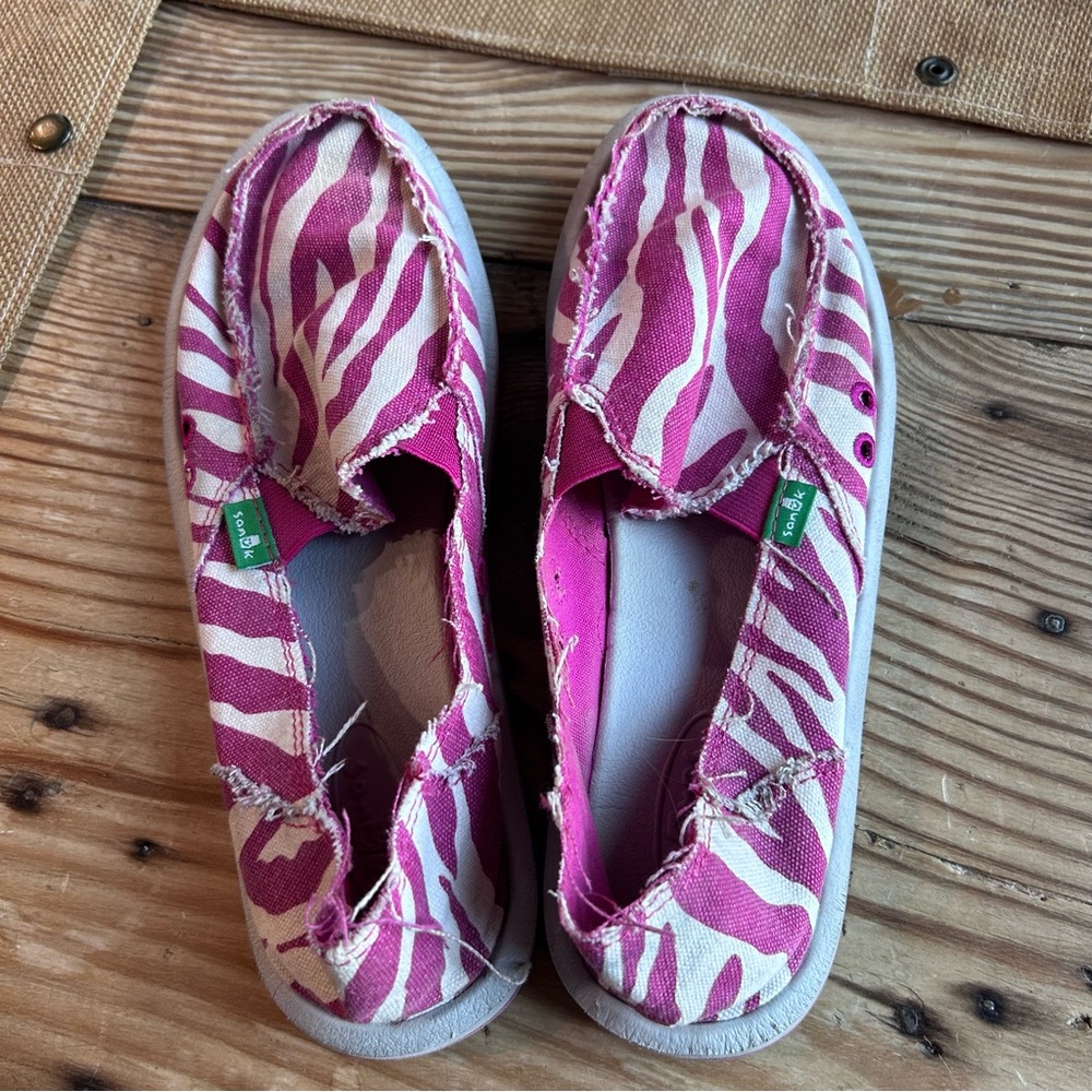 Sanuk Women's Pink Zebra Slippers